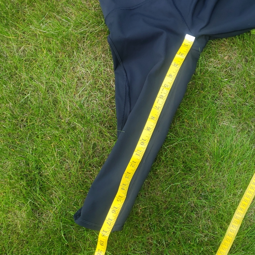 Lululemon train times crops size 4 NWOT - Picture 10 of 13